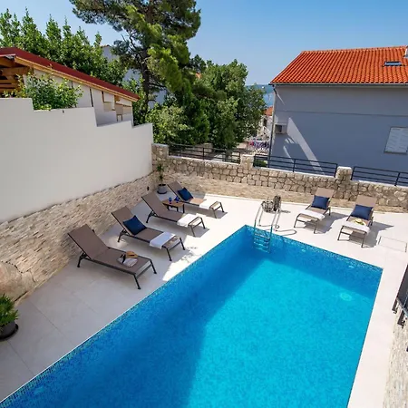 Frankola Mit Pool - Apt- Sonnenuntergang By Interhome Apartman *